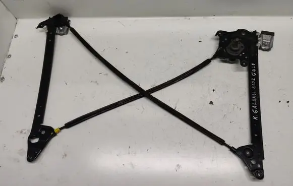 Rear door manual window regulator