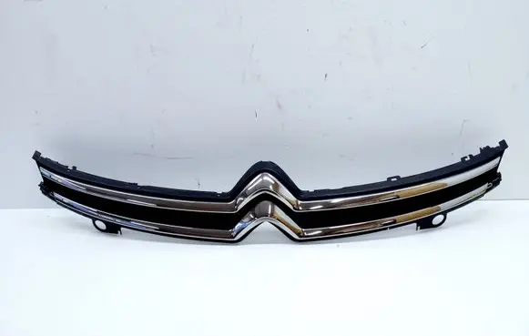 Front bumper upper radiator grill
