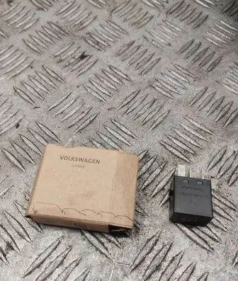 Volkswagen PASSAT B8 Other relay 4h0951253c