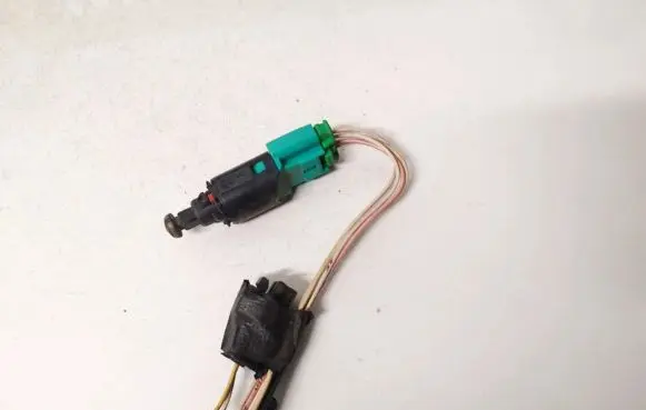 Renault Espace III Brake pedal sensor switch 9650688480