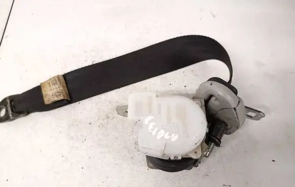 Toyota Previa (XR30, XR40) II Middle seatbelt (rear) 7l3960