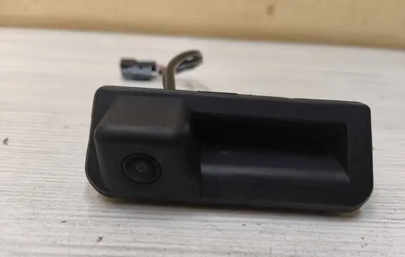 Audi Q2 - Tailgate handle with camera 81A827566A