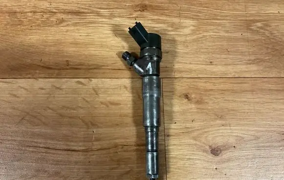 BMW 5 E39 Fuel injector 2354093