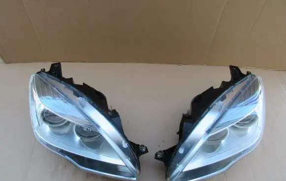 Mercedes-Benz R W251 Headlights/headlamps set 2518206761
