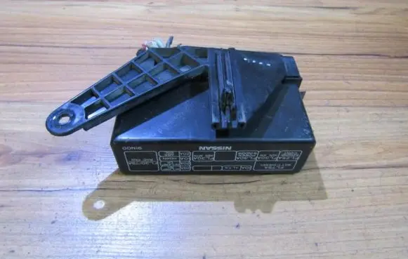 Nissan Primera Fuse box set 9in00