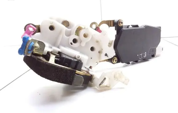 Subaru Forester SF Front door lock