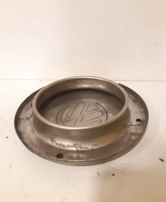 Volkswagen Jetta I Original wheel cap