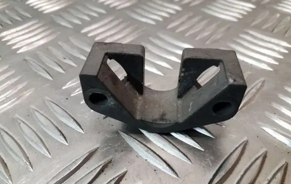 BMW 7 E65 E66 Fuel Injector clamp holder