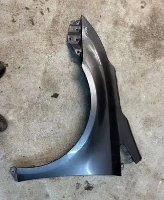 Toyota Avensis T270 Fender