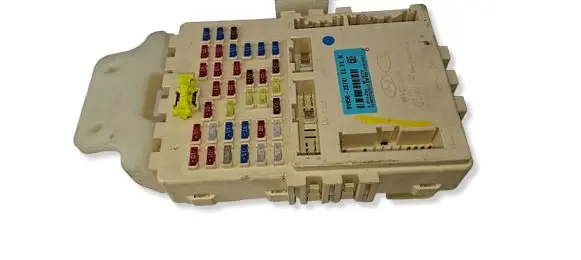 Hyundai ix35 Fuse module 919502S741 AK61114 01190264