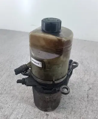 Ford Focus C-MAX Power steering pump 4M513K514BF