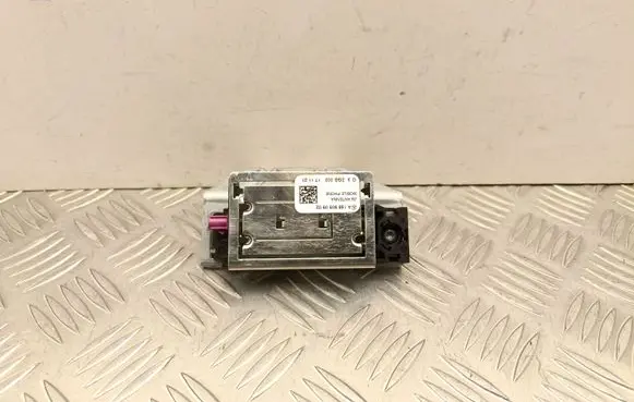 Mercedes-Benz EQA Aerial antenna amplifier A1569050902