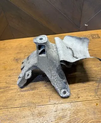 Audi A4 S4 B8 8K Engine mounting bracket