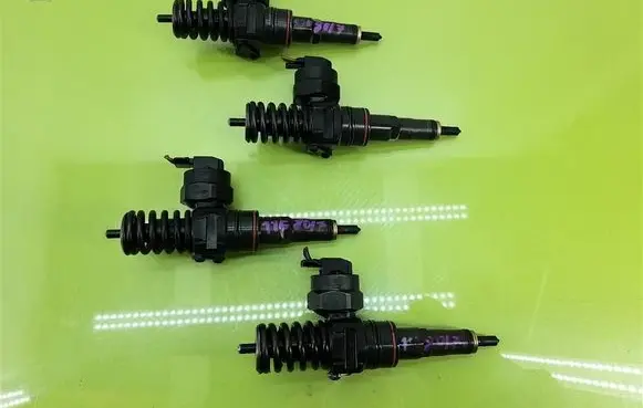 Volkswagen PASSAT B5 Fuel injectors set 038130673F