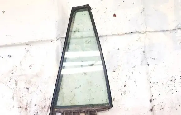 Toyota RAV 4 (XA30) Rear vent window glass 