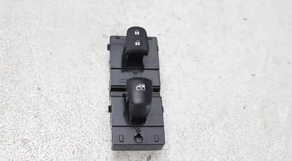 Nissan Qashqai Electric window control switch