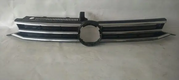 Volkswagen Touran II Front bumper upper radiator grill 5G0853653