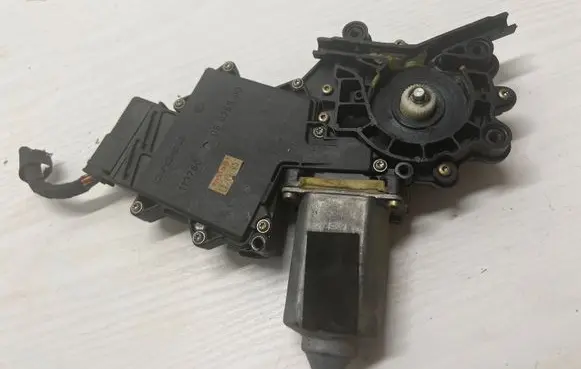Ford Galaxy Front door window regulator motor 05075500 113760