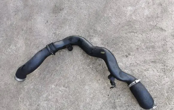 Volkswagen Golf V Intercooler hose/pipe 1K0145762BL