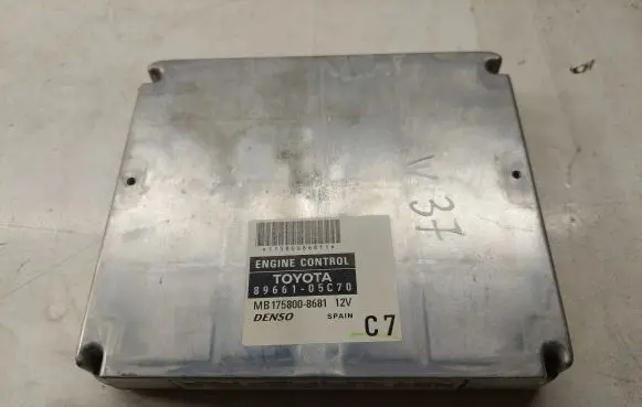 Toyota Avensis T250 Engine control unit/module MB1758008681 8966105C70