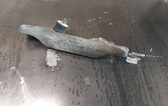 BMW 5 E39 Engine mount bracket 10934469 1093446