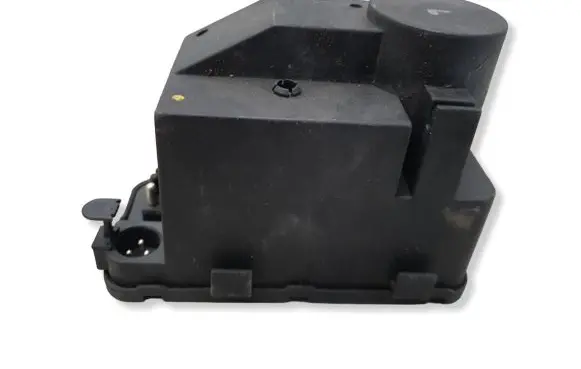 Mercedes-Benz E W124 Central locking vacuum pump 0132006302 0008000648