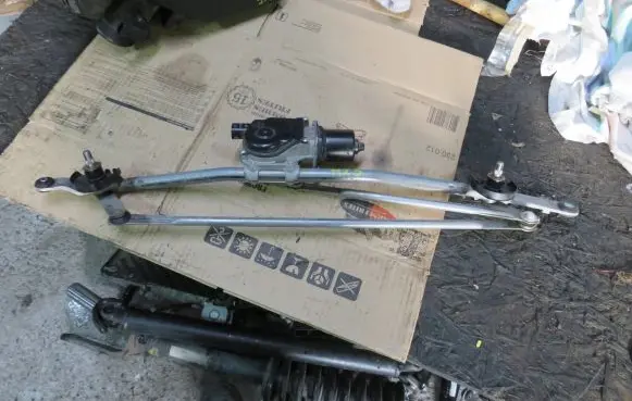 Mazda MX-5 ND Front wiper linkage and motor