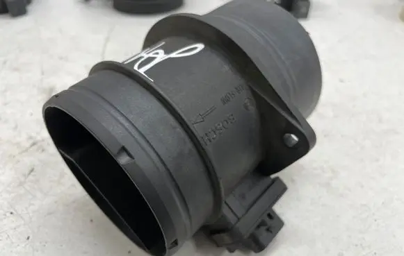 Volkswagen Jetta VI Mass air flow meter 0281002956 03L906461A