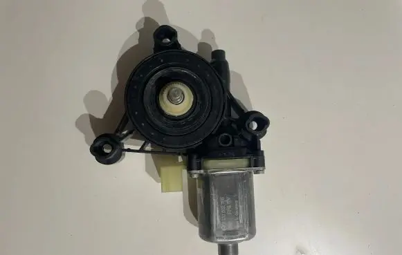 Audi A5 Front door window regulator motor 8W0959801