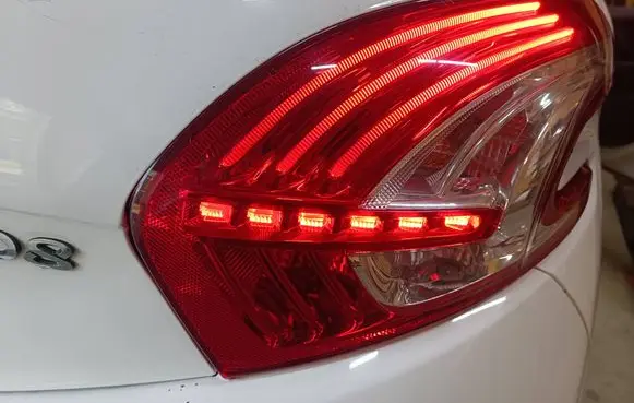 Peugeot 208 Rear/tail lights 9672628380