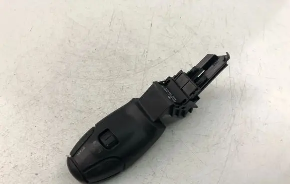 Peugeot 208 Indicator stalk 96637159XT