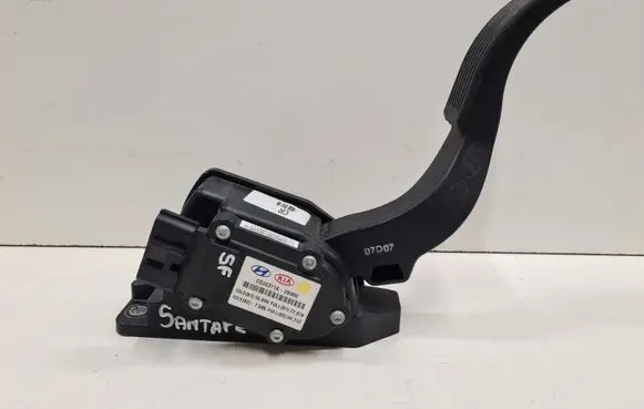 Hyundai Santa Fe Accelerator throttle pedal 327262B900 CDJ0311A2B900