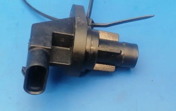 Mercedes-Benz E W212 Camshaft position sensor A6519050100