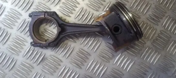 Opel Astra G Piston with connecting rod