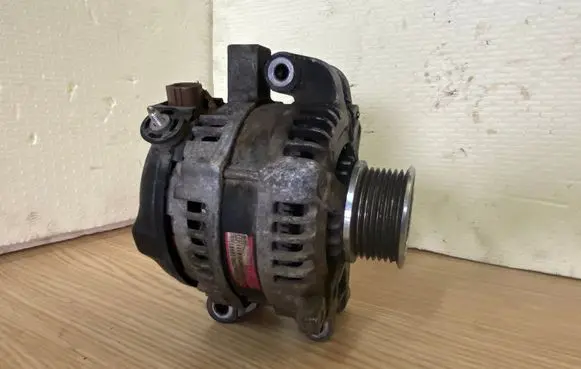 Toyota RAV 4 (XA40) Generator/alternator 2706026081