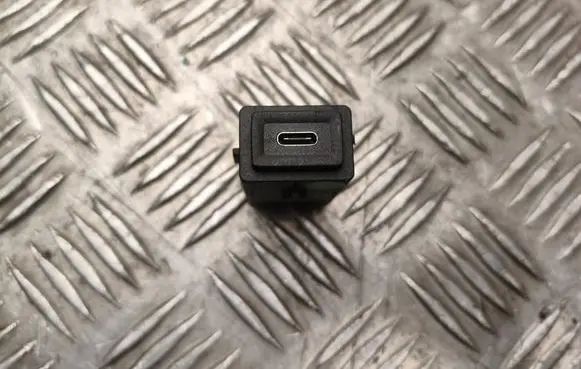 Opel Frontera USB socket connector 98638237ZD