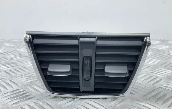 Rear air vent grill