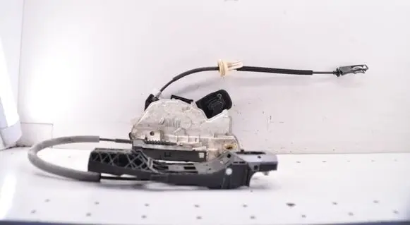 Volkswagen Golf VI Coupe door lock (next to the handle) 5K1837015B