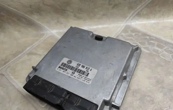 Volkswagen PASSAT B5 Engine control unit/module 038906019A 0281001691