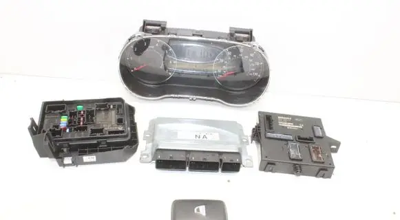 Dacia Sandero III Engine ECU kit and lock set 248099217R 284B16133R