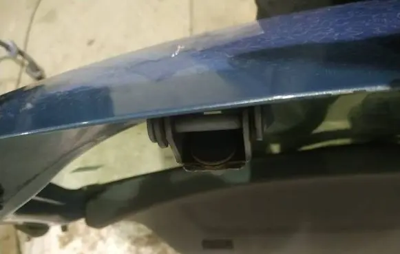 Toyota Yaris Tailgate/trunk/boot hinge 