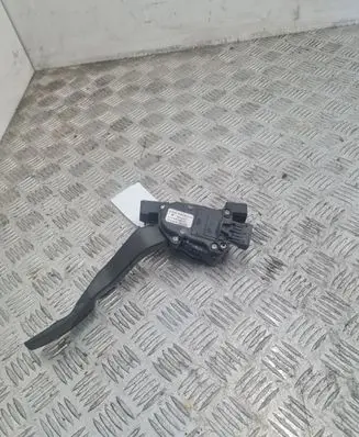 Mitsubishi Colt Accelerator throttle pedal MR977310