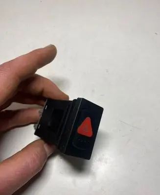 Volkswagen PASSAT B5 Hazard light switch