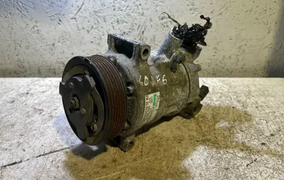 Volkswagen Golf VI Air conditioning (A/C) compressor (pump) 5N0820803H 127104052B4 R134A1706P