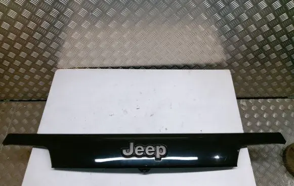 Jeep Grand Cherokee Trunk door license plate light bar 1WD55TRMAD