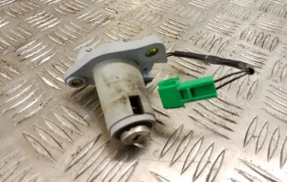 Saab 900 Tailgate exterior lock 