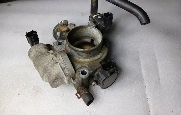 Mazda 3 I Throttle body valve 136200-2731