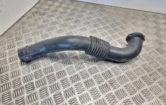 Opel Vivaro Air intake hose/pipe 8200358370 93859239 58586