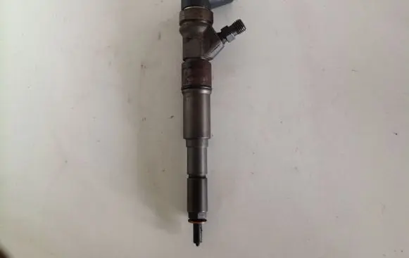 BMW 5 E60 E61 Fuel injector 7794435