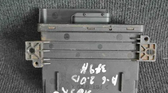 Audi A6 S6 C6 4F Voltage converter/converter module F005S00102
